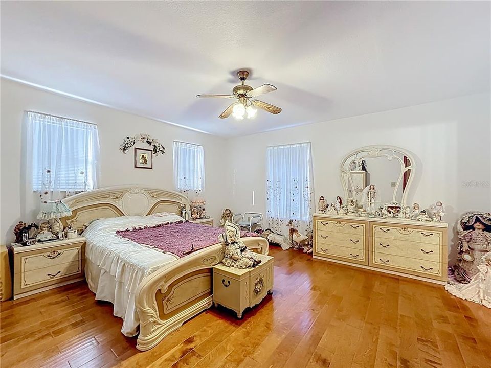 For Sale: $379,000 (3 beds, 2 baths, 1939 Square Feet)