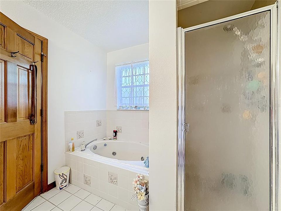 For Sale: $379,000 (3 beds, 2 baths, 1939 Square Feet)