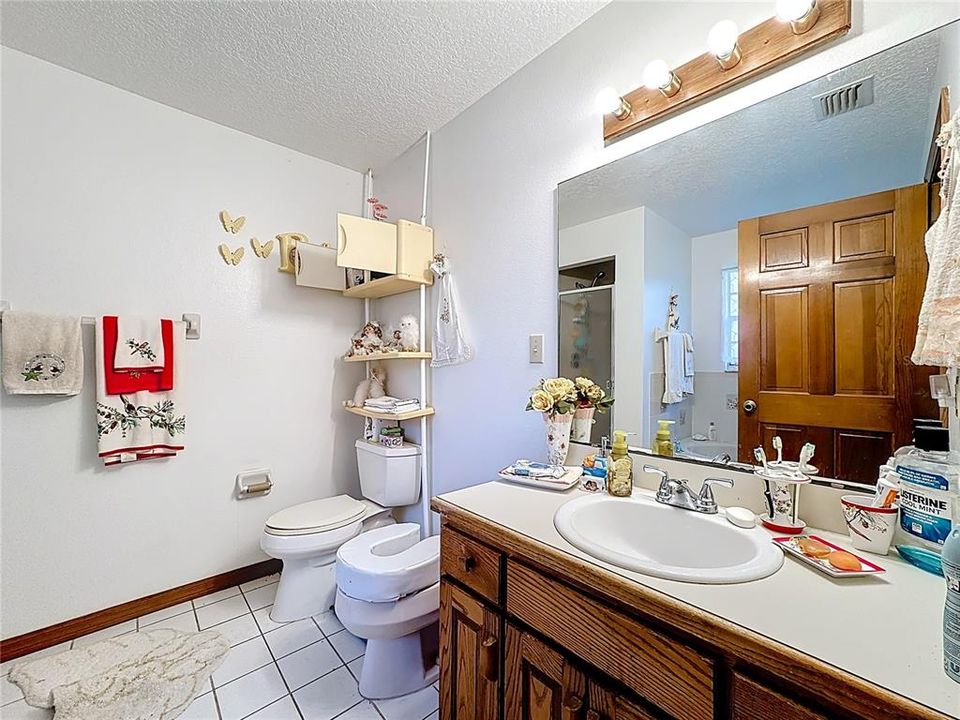 For Sale: $379,000 (3 beds, 2 baths, 1939 Square Feet)