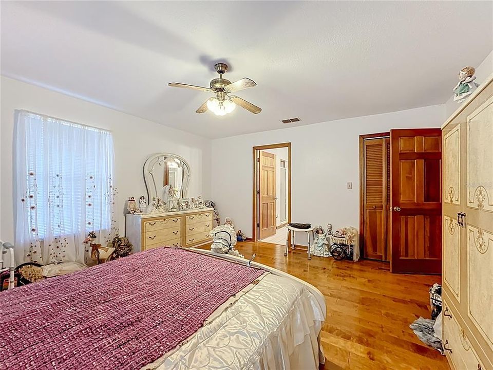 For Sale: $379,000 (3 beds, 2 baths, 1939 Square Feet)