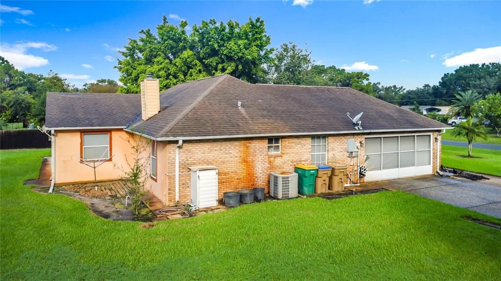 For Sale: $379,000 (3 beds, 2 baths, 1939 Square Feet)