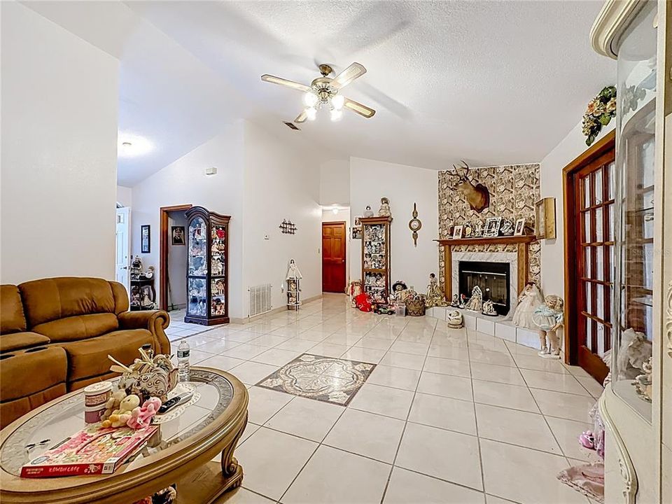For Sale: $379,000 (3 beds, 2 baths, 1939 Square Feet)