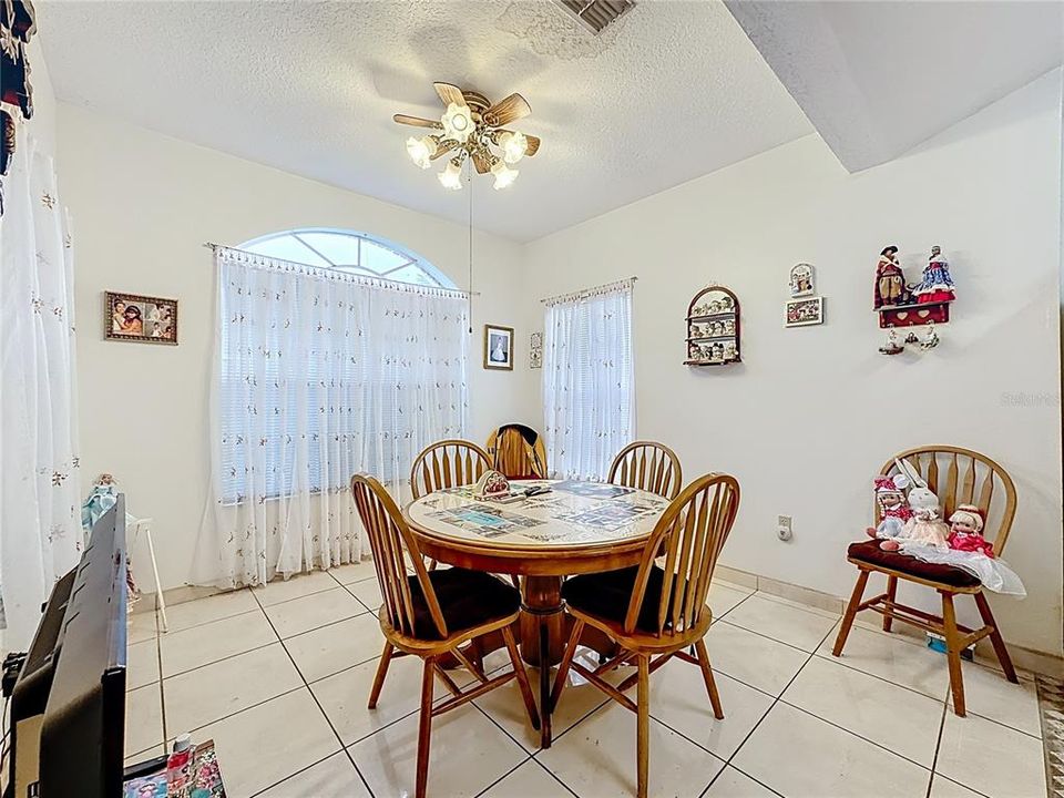 For Sale: $379,000 (3 beds, 2 baths, 1939 Square Feet)