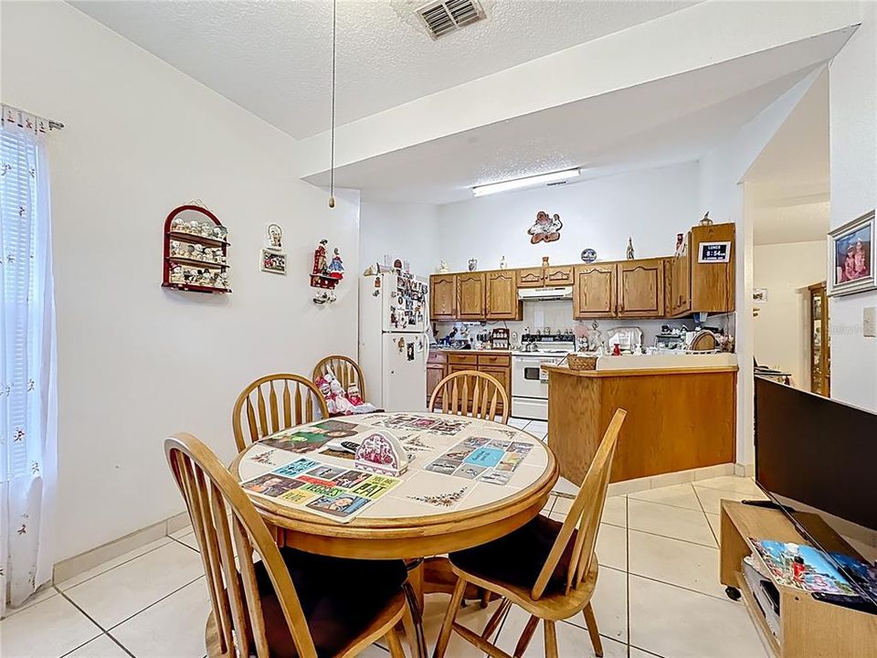 For Sale: $379,000 (3 beds, 2 baths, 1939 Square Feet)