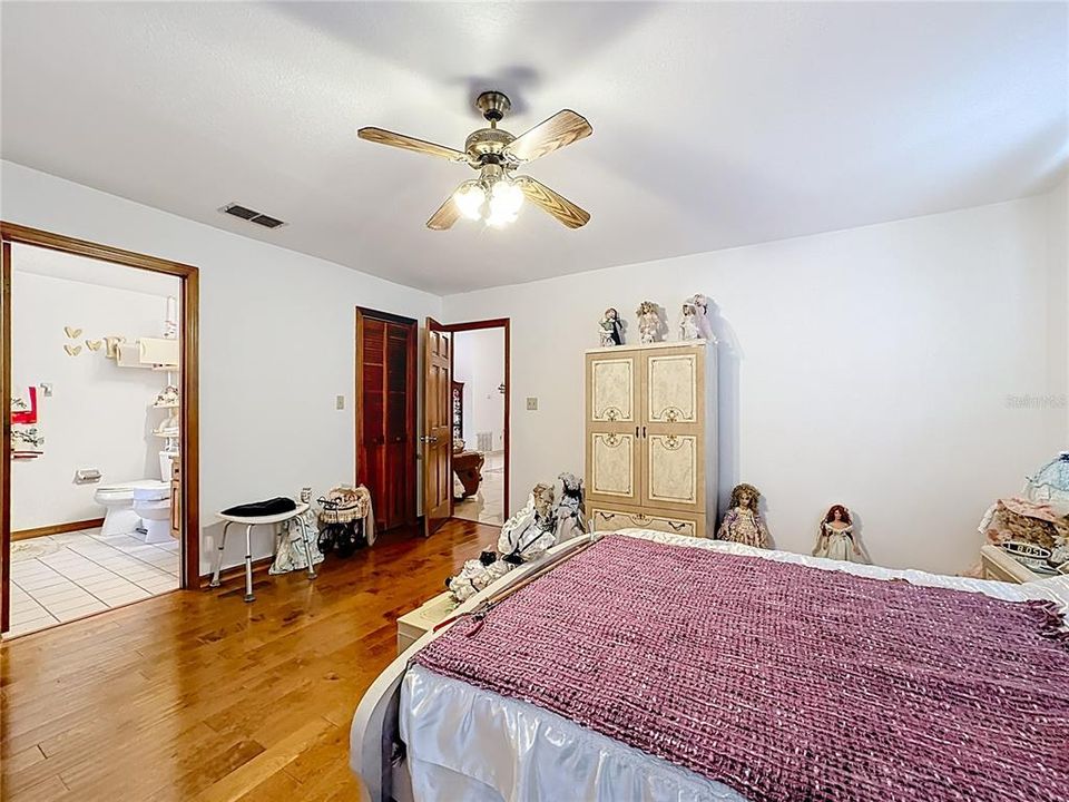 For Sale: $379,000 (3 beds, 2 baths, 1939 Square Feet)