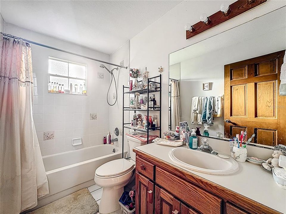 For Sale: $379,000 (3 beds, 2 baths, 1939 Square Feet)