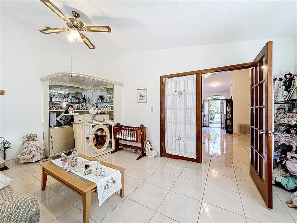 For Sale: $379,000 (3 beds, 2 baths, 1939 Square Feet)