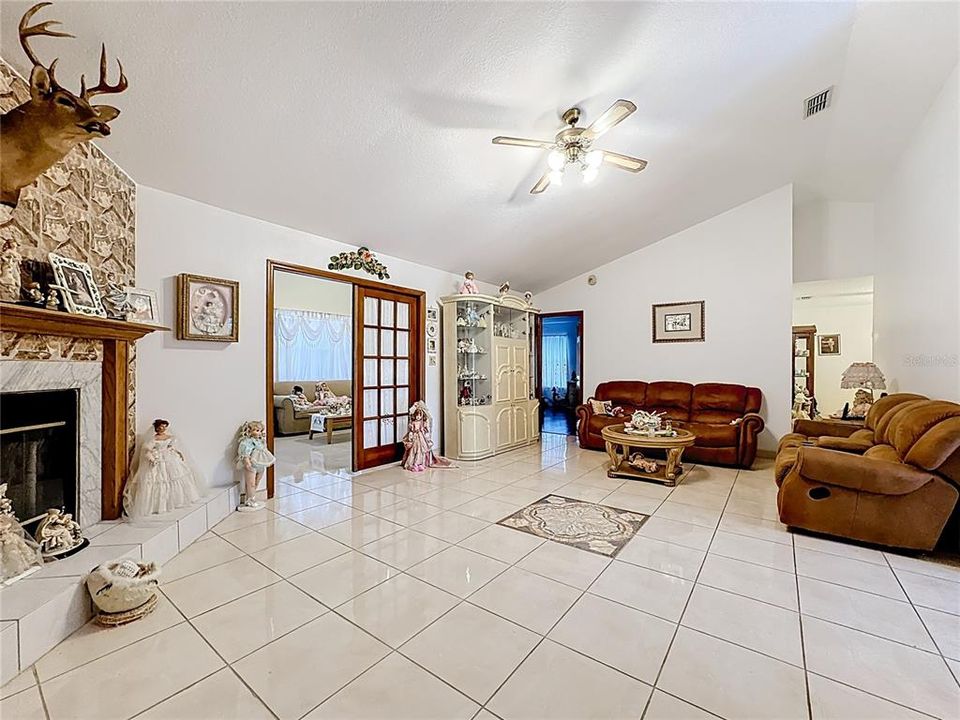 For Sale: $379,000 (3 beds, 2 baths, 1939 Square Feet)