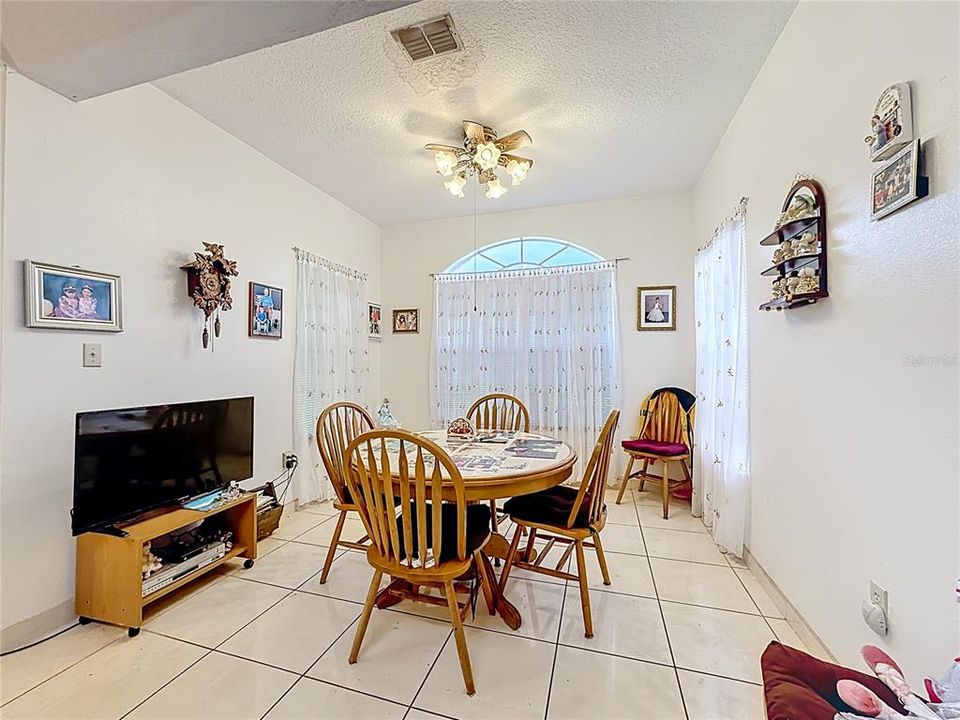For Sale: $379,000 (3 beds, 2 baths, 1939 Square Feet)