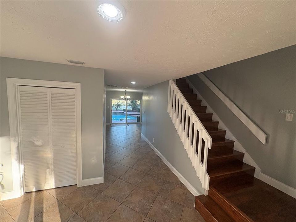 En Venta: $499,000 (4 camas, 2 baños, 2436 Pies cuadrados)