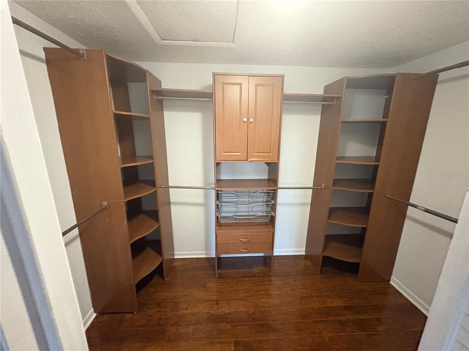 En Venta: $499,000 (4 camas, 2 baños, 2436 Pies cuadrados)