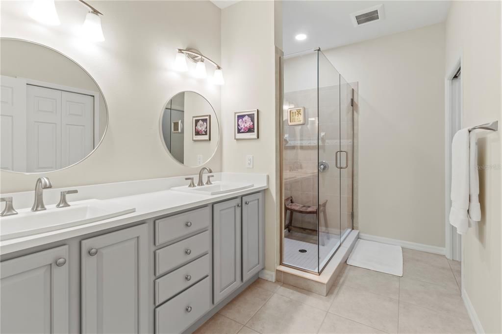 Под контрактом: $244,900 (2 спален, 2 ванн, 1285 Квадратных фут)