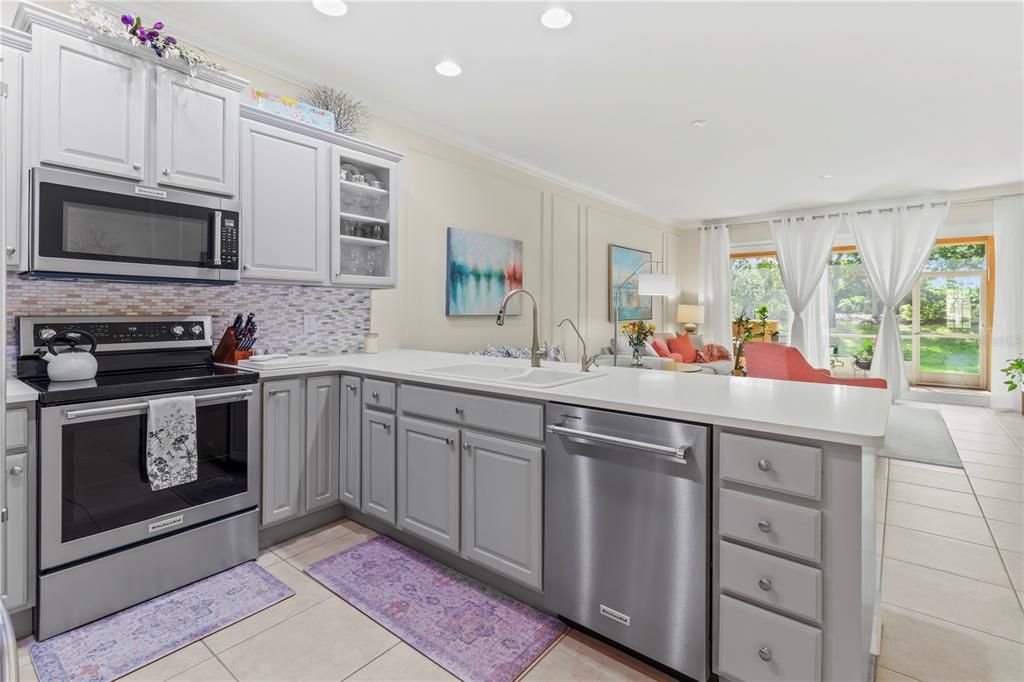 Под контрактом: $244,900 (2 спален, 2 ванн, 1285 Квадратных фут)