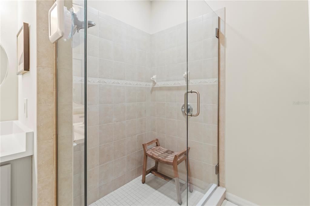 Под контрактом: $244,900 (2 спален, 2 ванн, 1285 Квадратных фут)