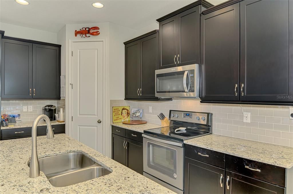 合同活跃: $319,000 (2 贝兹, 2 浴室, 1687 平方英尺)