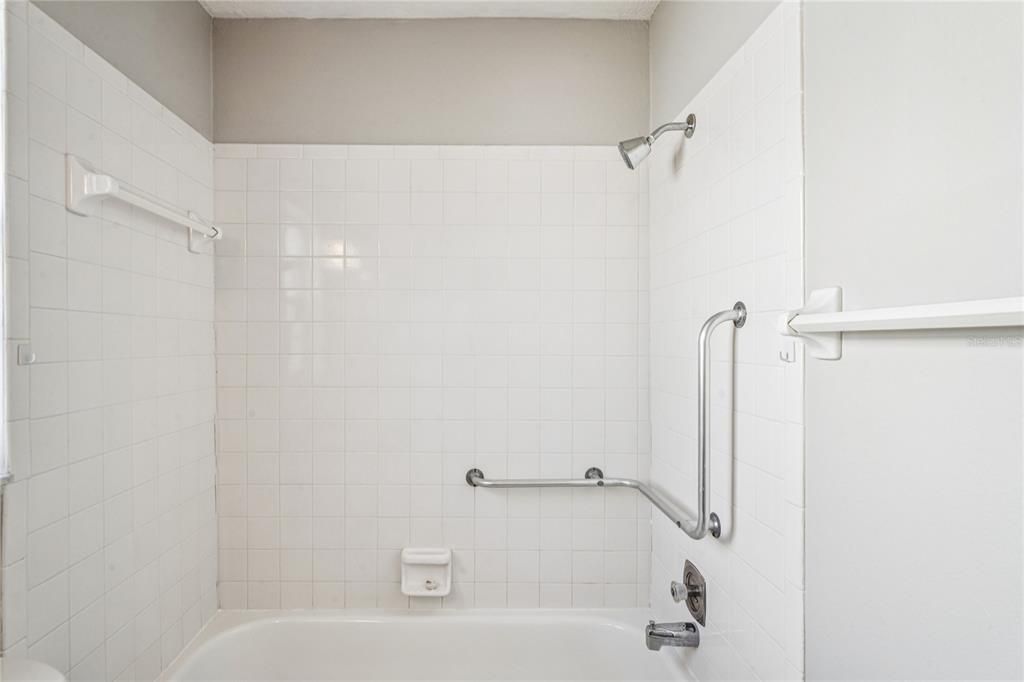 Active With Contract: $1,550 (2 beds, 2 baths, 960 Square Feet)