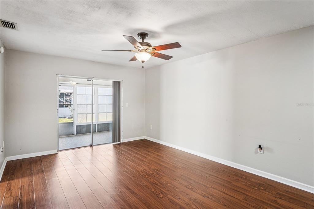 Active With Contract: $1,550 (2 beds, 2 baths, 960 Square Feet)