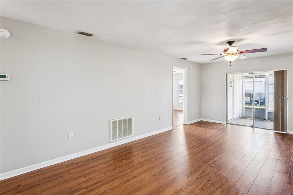 Active With Contract: $1,550 (2 beds, 2 baths, 960 Square Feet)