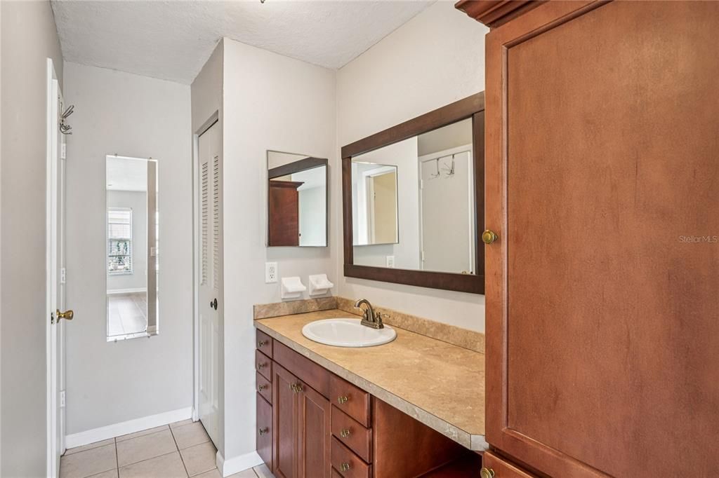 Active With Contract: $1,550 (2 beds, 2 baths, 960 Square Feet)