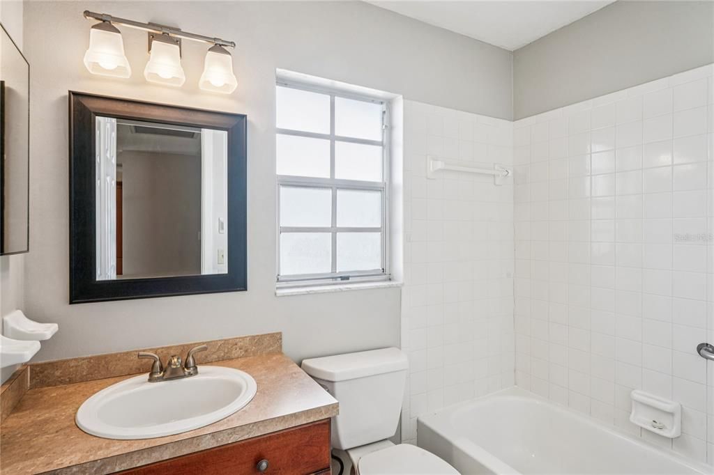 Active With Contract: $1,550 (2 beds, 2 baths, 960 Square Feet)