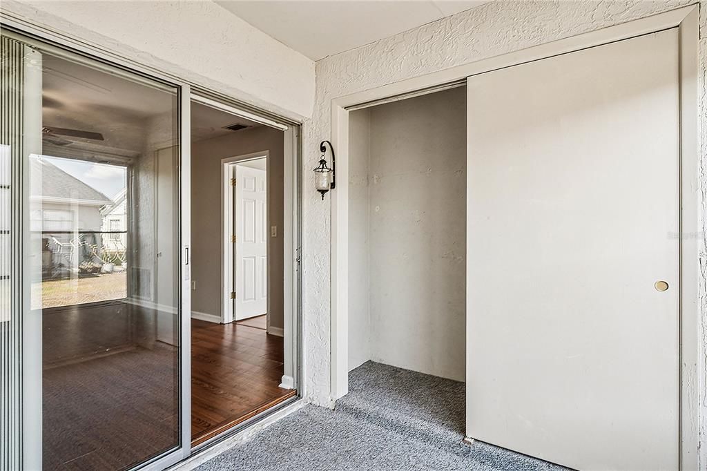 Active With Contract: $1,550 (2 beds, 2 baths, 960 Square Feet)
