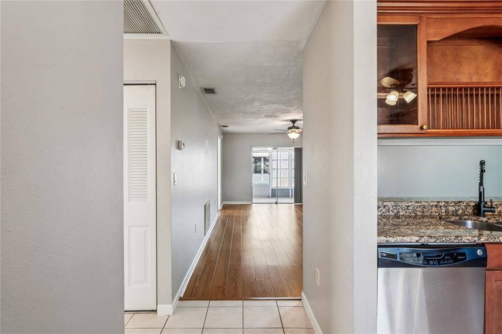 Active With Contract: $1,550 (2 beds, 2 baths, 960 Square Feet)