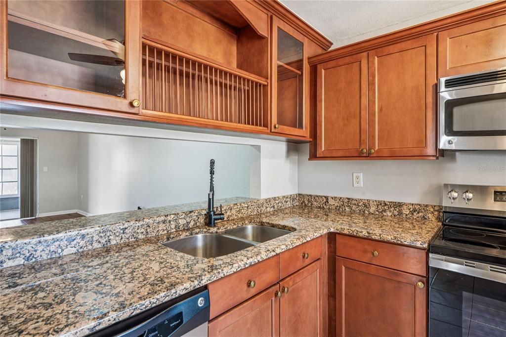 Active With Contract: $1,550 (2 beds, 2 baths, 960 Square Feet)