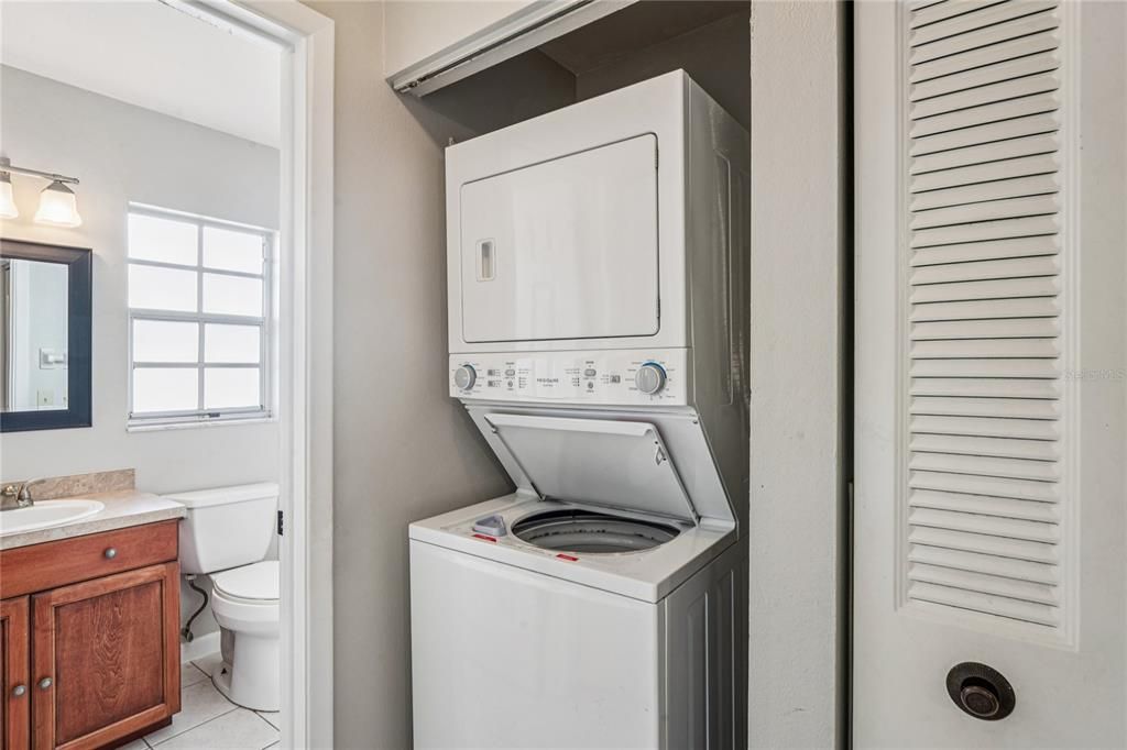 Active With Contract: $1,550 (2 beds, 2 baths, 960 Square Feet)