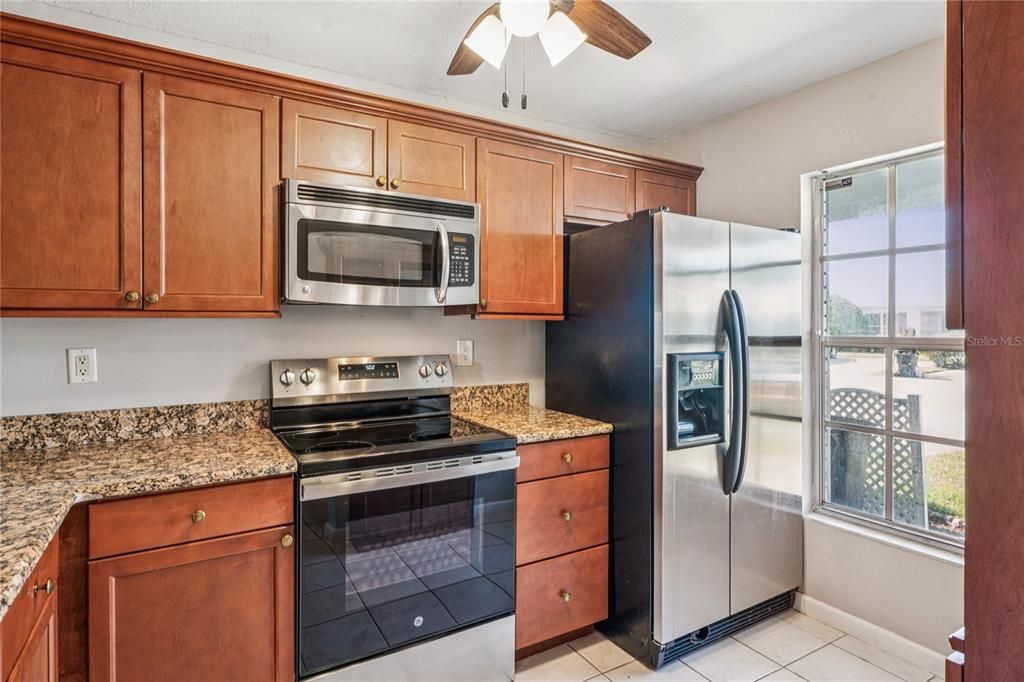 Active With Contract: $1,550 (2 beds, 2 baths, 960 Square Feet)