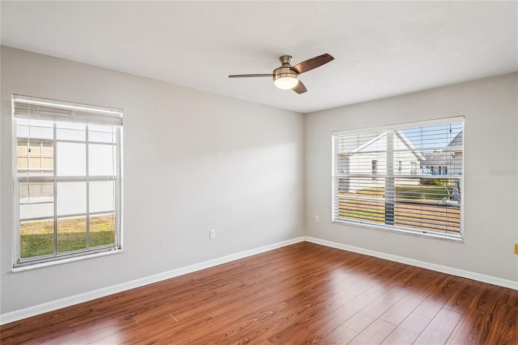 Active With Contract: $1,550 (2 beds, 2 baths, 960 Square Feet)