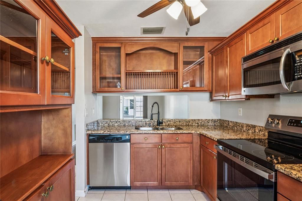 Active With Contract: $1,550 (2 beds, 2 baths, 960 Square Feet)