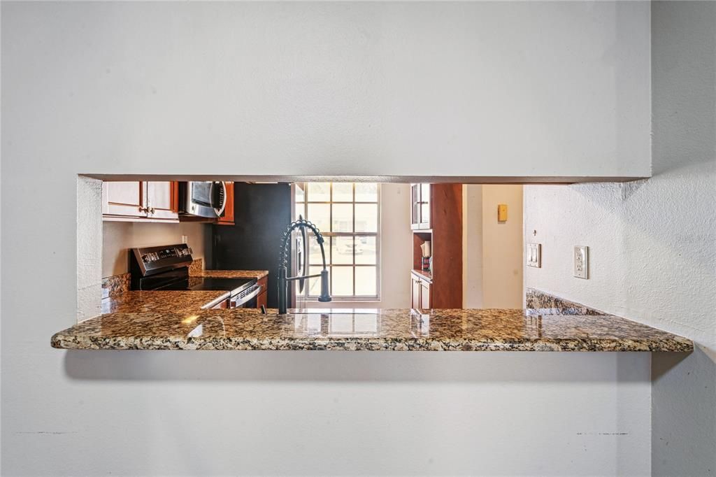 Active With Contract: $1,550 (2 beds, 2 baths, 960 Square Feet)