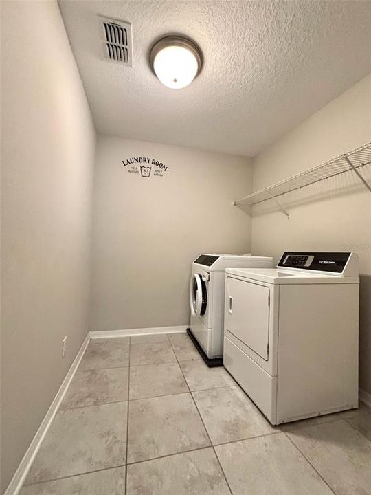 待售: $595,000 (4 贝兹, 3 浴室, 2615 平方英尺)