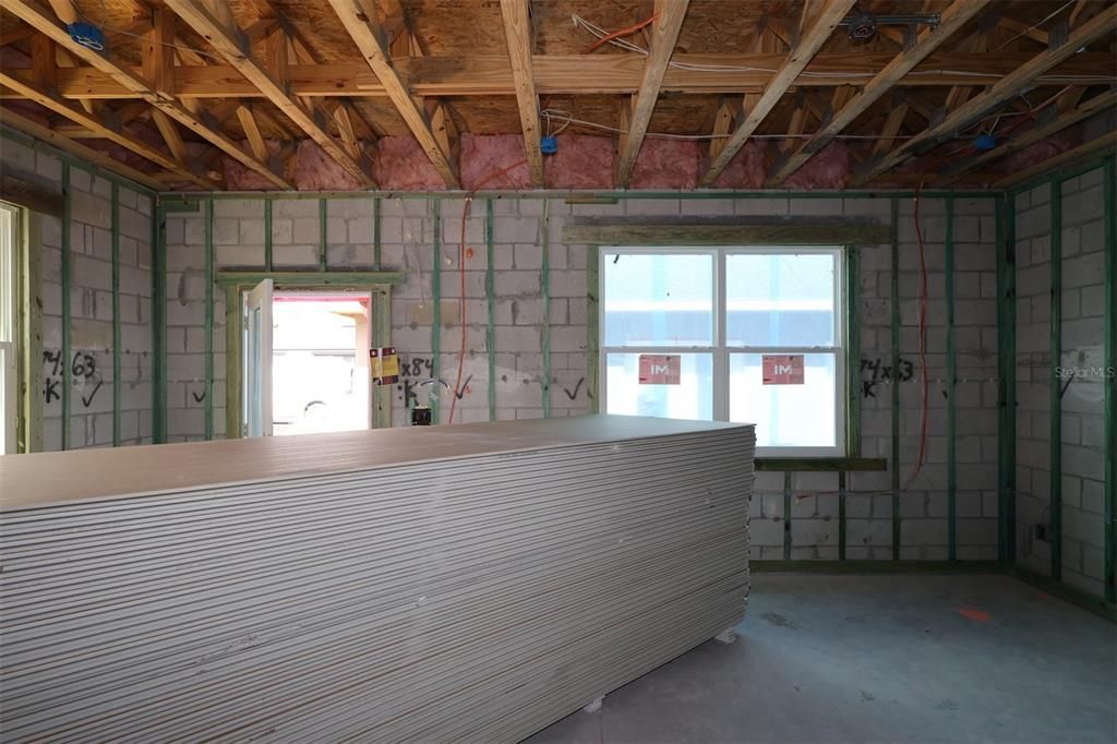 Под контрактом: $464,990 (3 спален, 2 ванн, 1835 Квадратных фут)