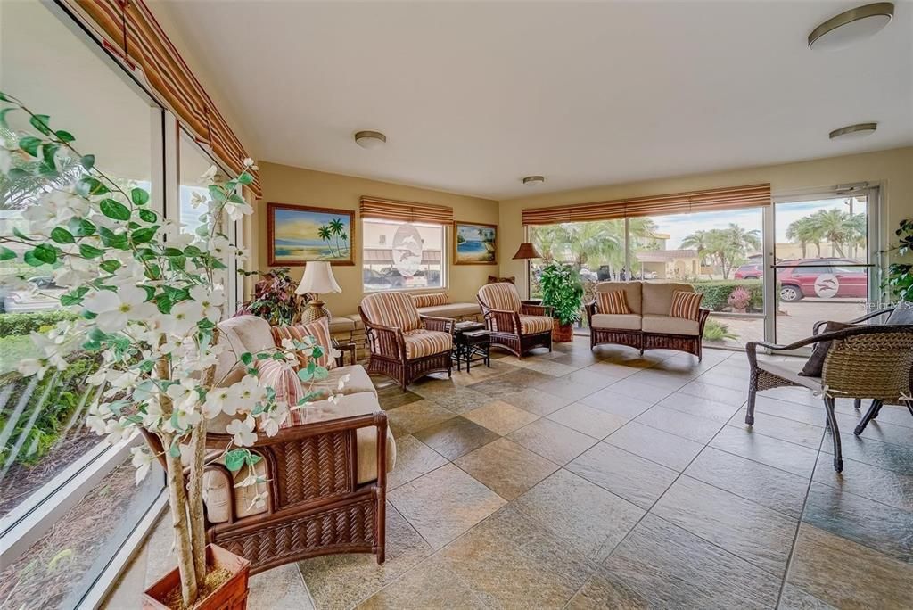 В аренду: $2,000 (2 спален, 1 ванн, 860 Квадратных фут)