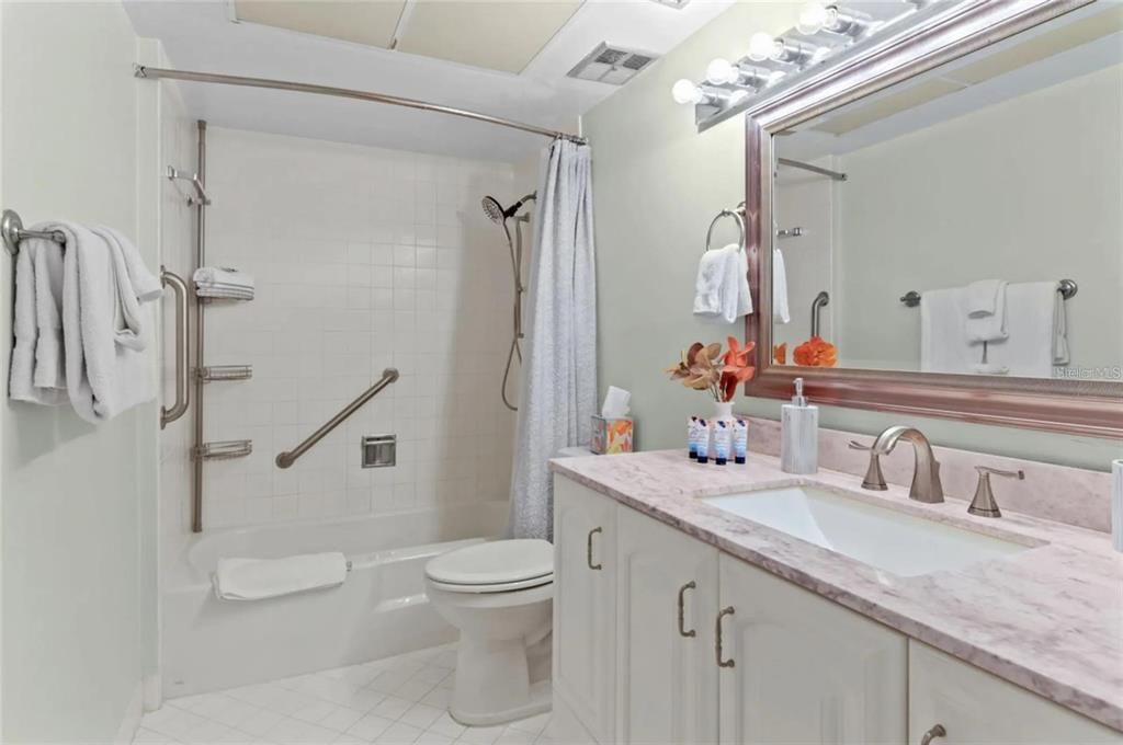 В аренду: $2,000 (2 спален, 1 ванн, 860 Квадратных фут)