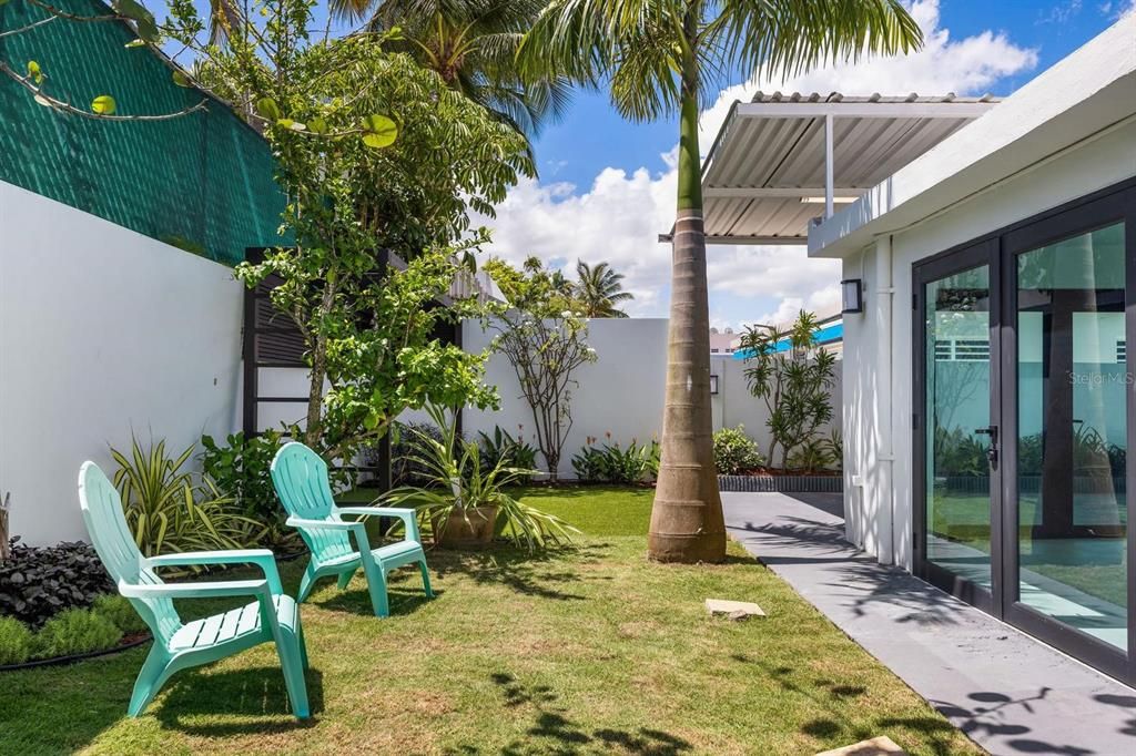 For Sale: $799,000 (4 beds, 3 baths, 2100 Square Feet)