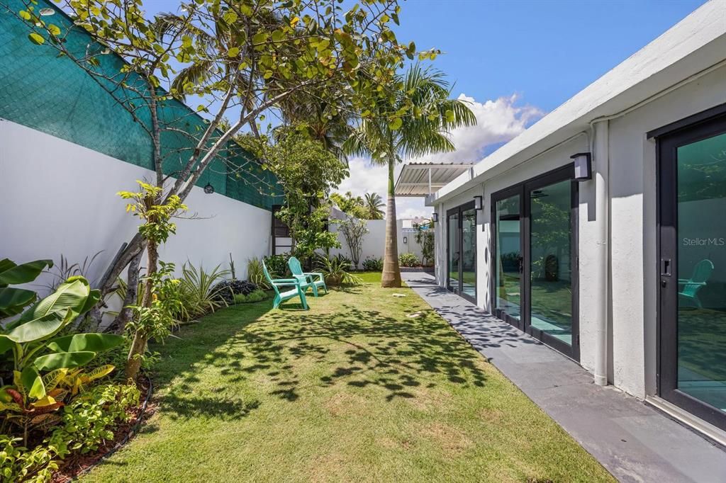 For Sale: $799,000 (4 beds, 3 baths, 2100 Square Feet)