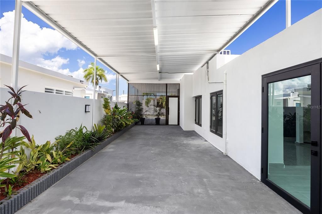 For Sale: $799,000 (4 beds, 3 baths, 2100 Square Feet)