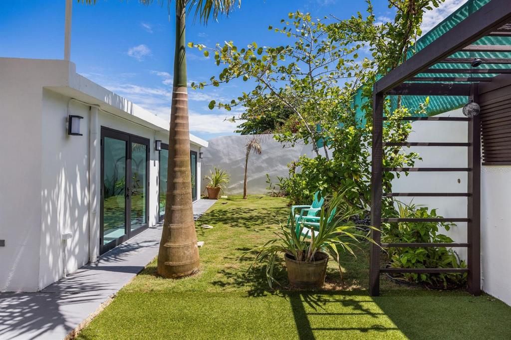 For Sale: $799,000 (4 beds, 3 baths, 2100 Square Feet)