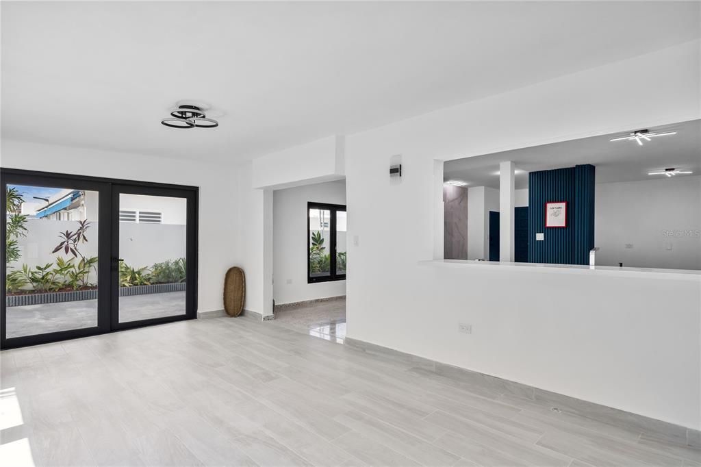 For Sale: $799,000 (4 beds, 3 baths, 2100 Square Feet)