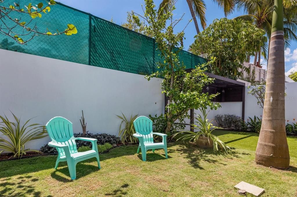 For Sale: $799,000 (4 beds, 3 baths, 2100 Square Feet)