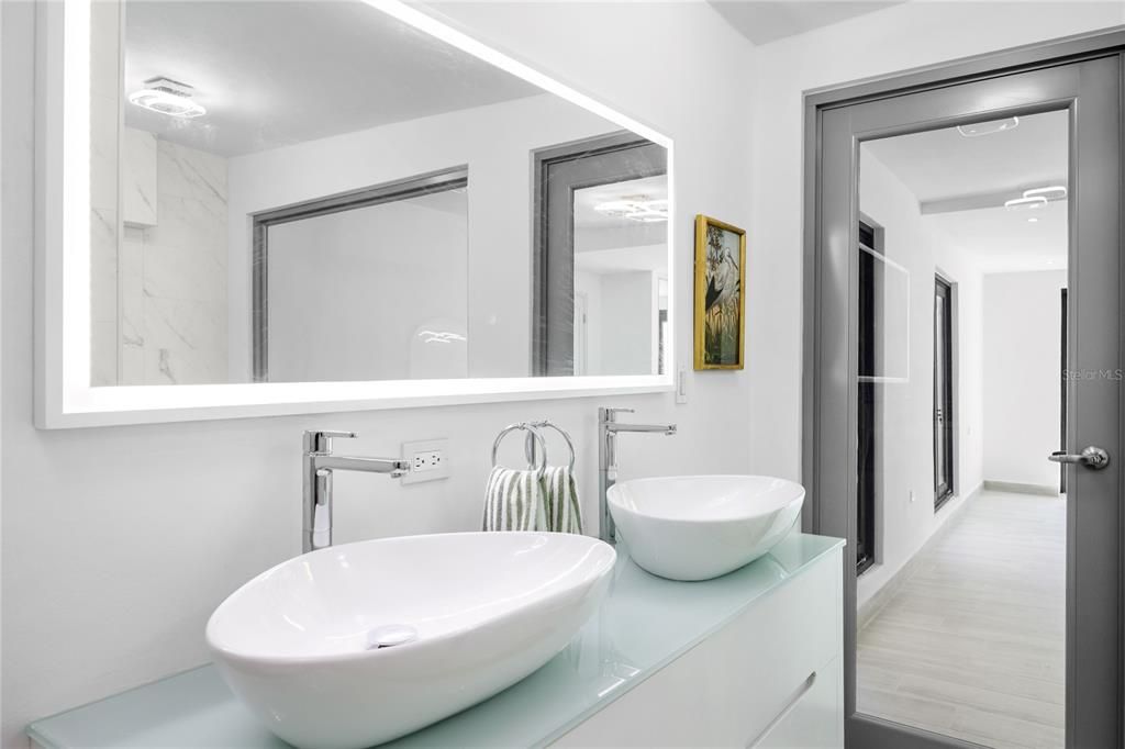 For Sale: $799,000 (4 beds, 3 baths, 2100 Square Feet)