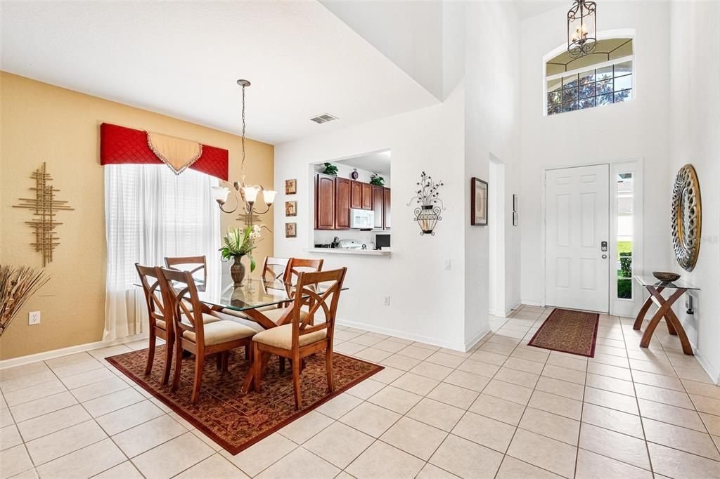 Под контрактом: $599,900 (5 спален, 5 ванн, 2494 Квадратных фут)