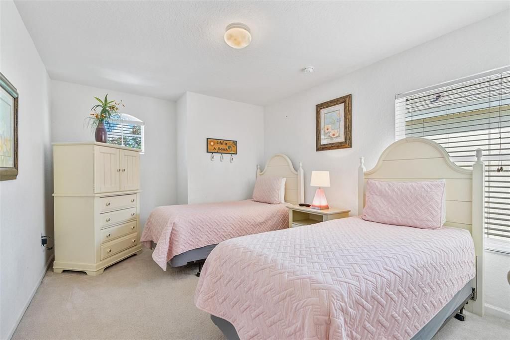 Под контрактом: $599,900 (5 спален, 5 ванн, 2494 Квадратных фут)