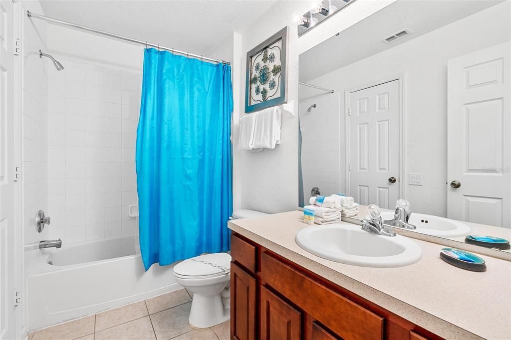 Под контрактом: $599,900 (5 спален, 5 ванн, 2494 Квадратных фут)