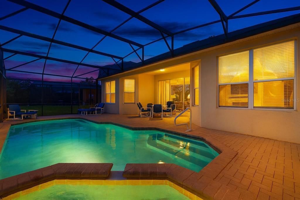 Под контрактом: $599,900 (5 спален, 5 ванн, 2494 Квадратных фут)