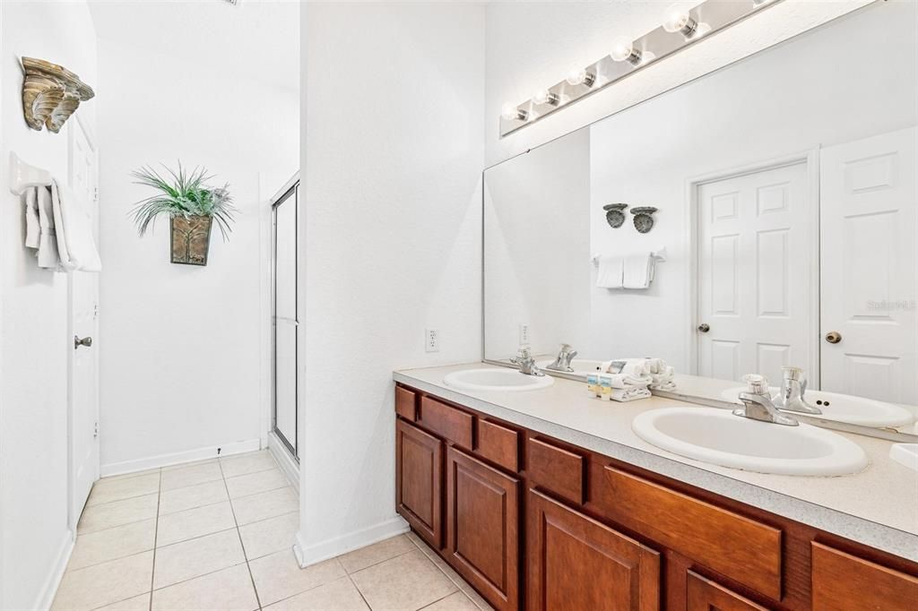 Под контрактом: $599,900 (5 спален, 5 ванн, 2494 Квадратных фут)