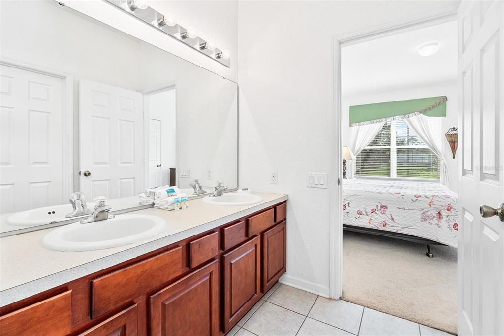 Под контрактом: $599,900 (5 спален, 5 ванн, 2494 Квадратных фут)