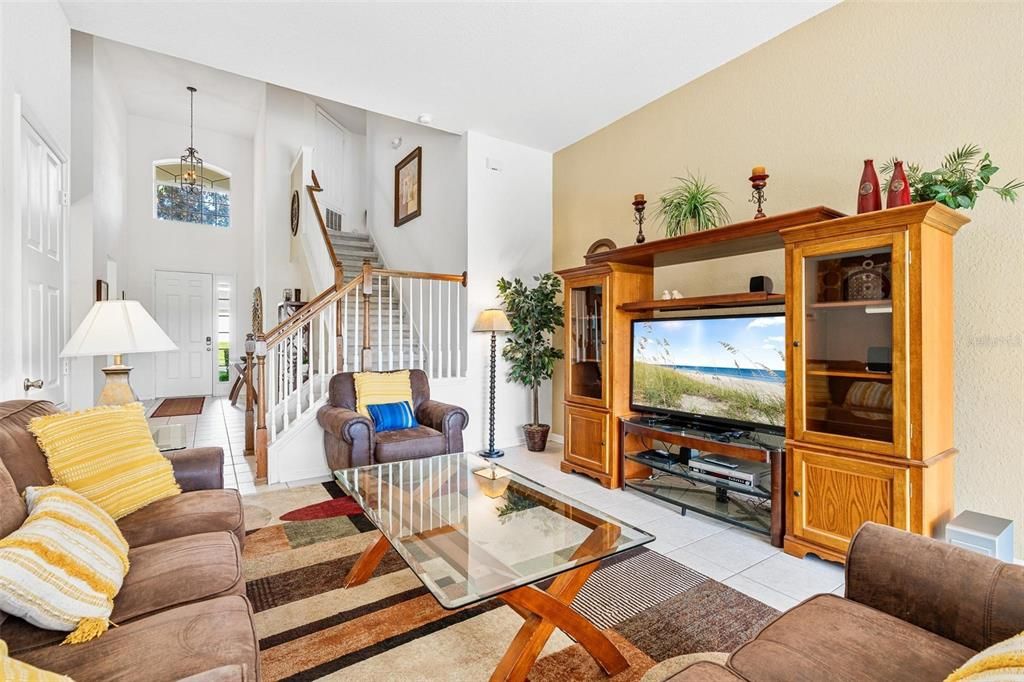 Под контрактом: $599,900 (5 спален, 5 ванн, 2494 Квадратных фут)